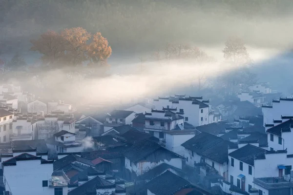 Sabah Erken Güneş Parlıyordu Puslu Kırsal Yuan Köyü Wuyuan Lçesi — Stok fotoğraf