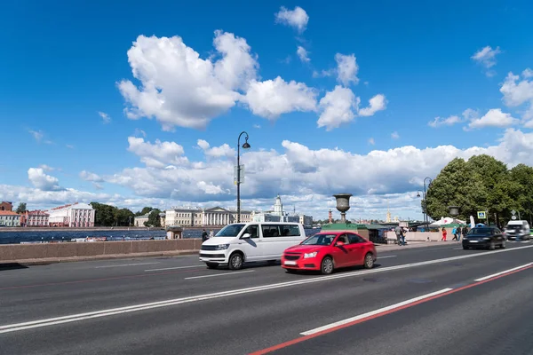 Straßenansicht Von Sankt Petersburg Stadtstraße Und Fluss Newa Vor Sonnigem — Stockfoto