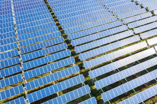 Güneş Panelleri Havadan Görünümü Fotovoltaik Güç Istasyonu Temiz Enerji Arka — Stok fotoğraf