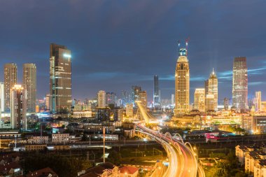 Tianjin gece görünümü, merkezi iş bölgesine, Çin şehir yolda
