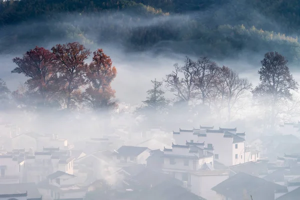 Sabah Erken Geç Sonbaharda Çin Wuyuan Manzara Güzel Dağ Köyü — Stok fotoğraf