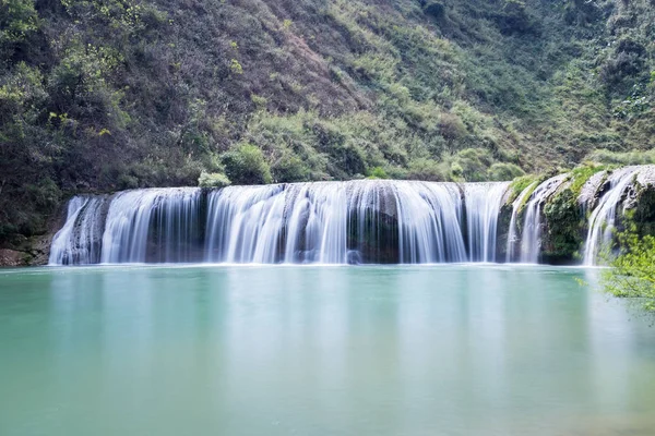 Wasserfallgruppe Nahaufnahme — Stockfoto