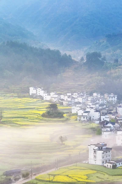 Mountain village full of spring in wuyuan — Stock Photo, Image