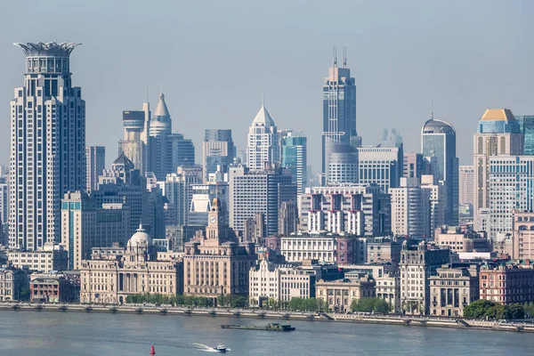 Landschaft entlang des Huangpu-Flusses in Shanghai — Stockfoto