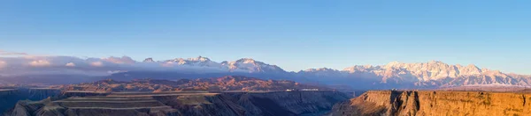 Xinjiang kuitun grand canyon panorama — Stock Photo, Image