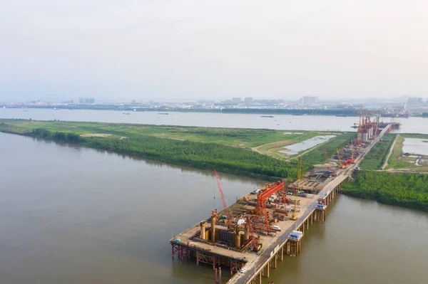 Vista aérea del sitio de construcción del puente — Foto de Stock