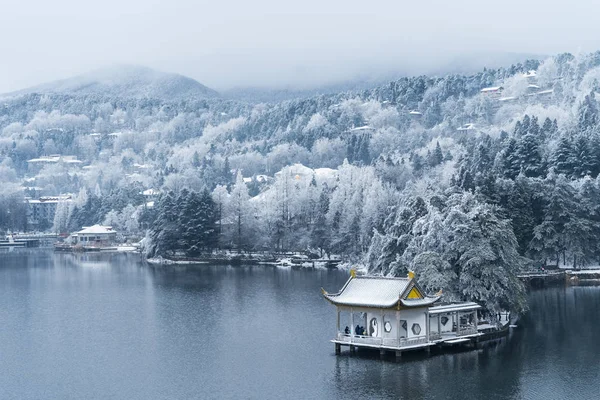 Piękny zimowy krajobraz na Lushan góry — Zdjęcie stockowe