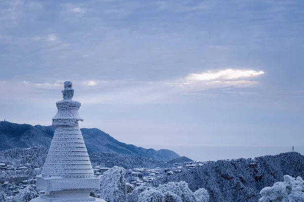 Горный ландшафт Лушань зимой — стоковое фото