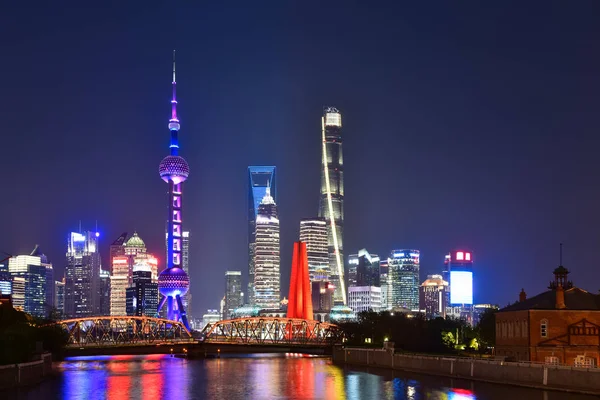 Vista nocturna de shanghai — Foto de Stock