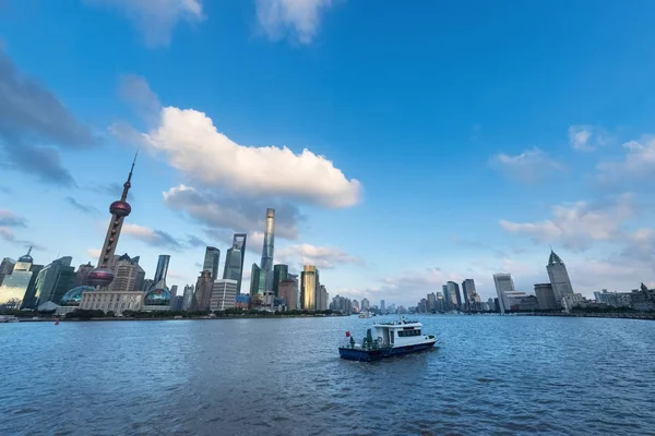 Prachtige Shanghai Cityscape in de zomer — Stockfoto