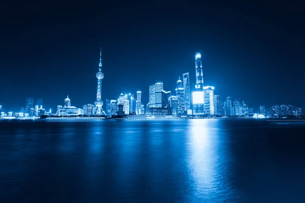 Shanghai ορίζοντα με μπλε τόνο — Φωτογραφία Αρχείου