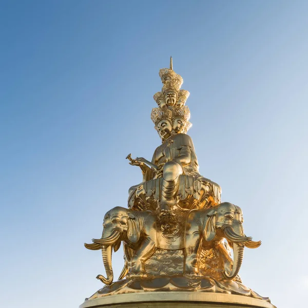 Золотой Буддха крупным планом — стоковое фото