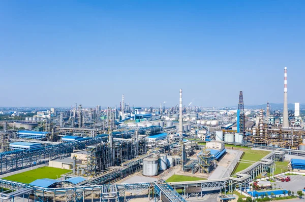 Petrochemical oil refinery — Stock Photo, Image