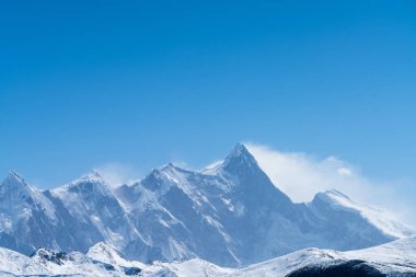 zirve arka plan yükselen
