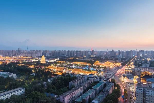Güzel Xian akşam karanlığı Cityscape — Stok fotoğraf