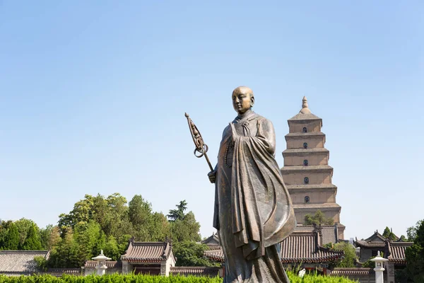 Монах Сюаньцзан статуя в Сиань — стоковое фото