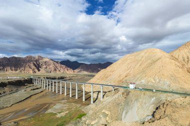 çin qinghai-tibet demiryolu