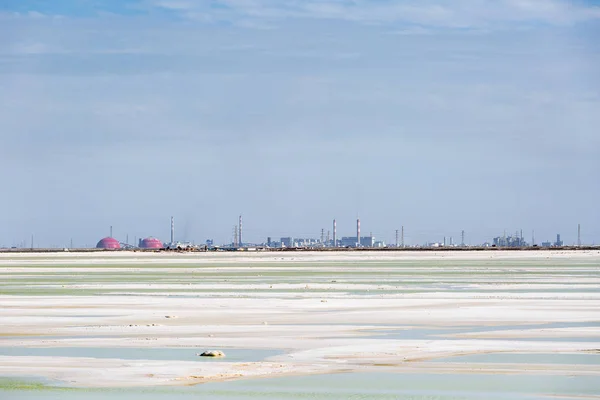 Qarhan lago de sal paisaje industrial —  Fotos de Stock