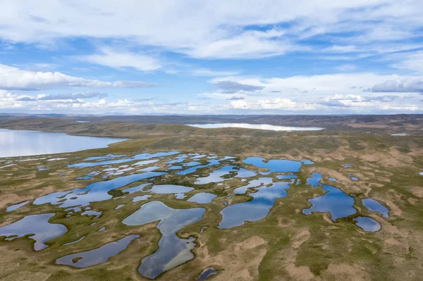 Prachtige plateau wetlands tegen een blauwe hemel — Stockfoto