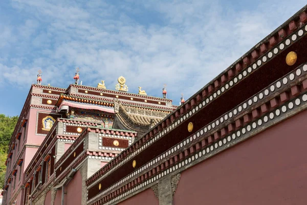 Arquitectura budista tibetana en monasterio kumbum — Foto de Stock