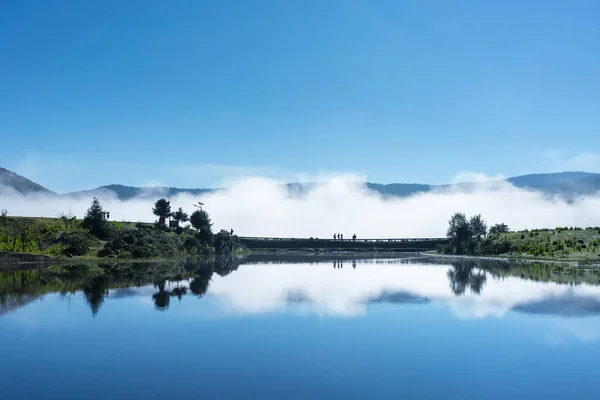 Niebla Filtró Través Del Lago Parque Nacional Potatso Diqing Prefectura — Foto de Stock