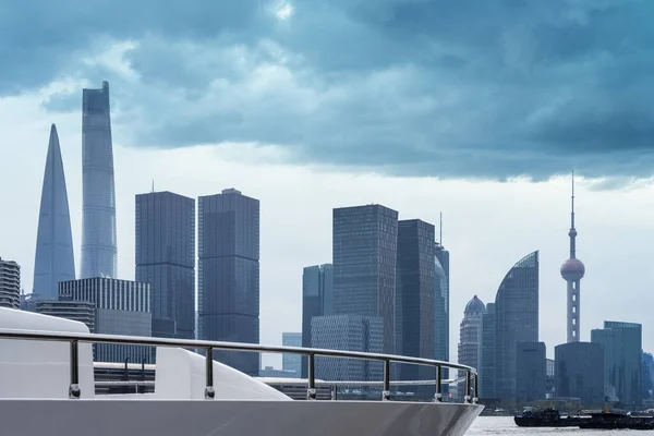 Edifícios Financeiros Modernos Shanghai Com Céu Nublado — Fotografia de Stock