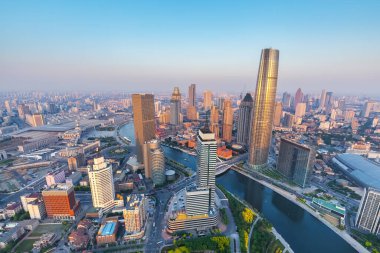 Tianjin şehrinin alacakaranlıktaki hava manzarası, Çin