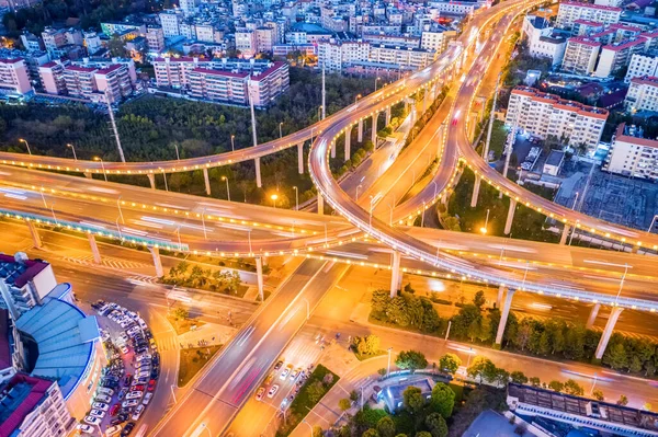 中国雲南省昆明市での夜の都市交流の空中風景 — ストック写真