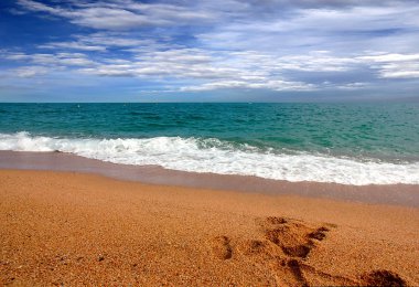 gün batımında Akdeniz'in güzel güneşli kumsalı