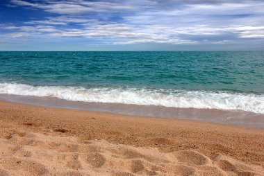 gün batımında Akdeniz'in güzel güneşli kumsalı