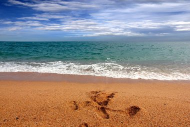gün batımında Akdeniz'in güzel güneşli kumsalı