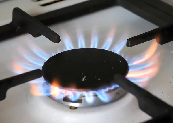 天然ガスを燃やして明るく熱い炎 — ストック写真