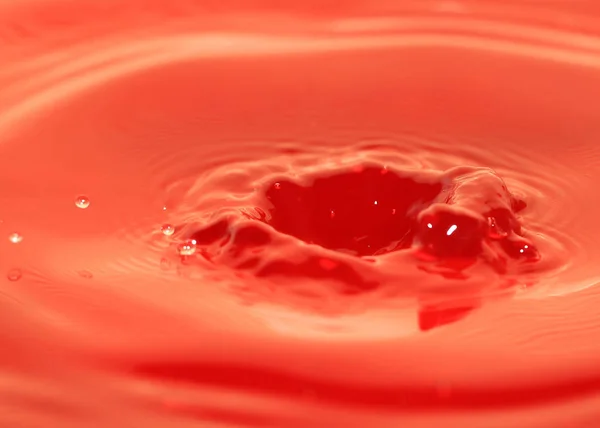 水滴后液体表面的图案 — 图库照片