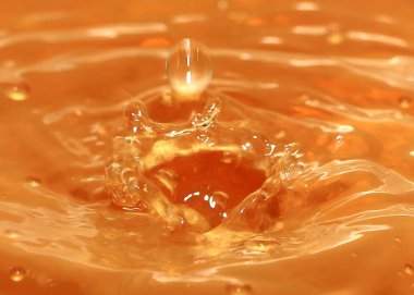 bir sıvı sonra bir damla su yüzeyinde desenler