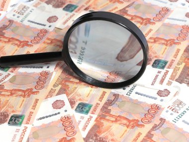 Rus kağıt ruble büyüteçle kontrol 