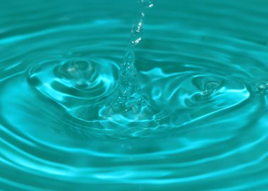 harika bir damla sıvı yüzeyinin hits sonra su sıçramalarına