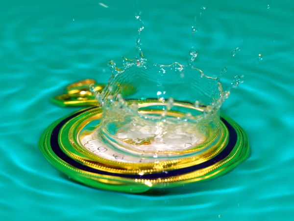 Zegarek Kieszonkowy Antyczne Przypadku Złota Strumieniem Czystej Wody — Zdjęcie stockowe