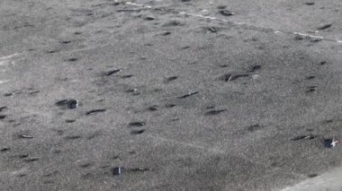 baraj gölünün buz kaplı yüzey