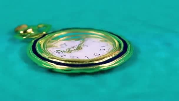 Viejo Reloj Bolsillo Precioso Corriente Agua — Vídeos de Stock
