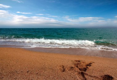 Akdeniz sahil kumlu bir plaj, bir güzel yaz yatay 