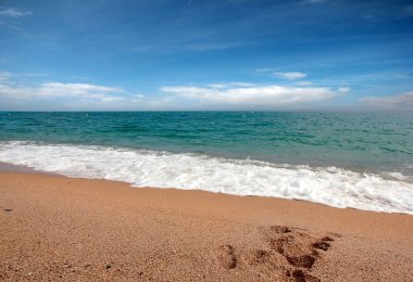 Akdeniz sahil kumlu bir plaj, bir güzel yaz yatay 