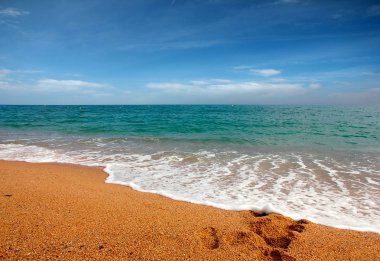 Akdeniz sahil kumlu bir plaj, bir güzel yaz yatay 