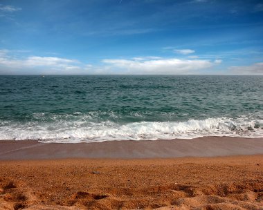 Akdeniz sahil kumlu bir plaj, bir güzel yaz yatay 