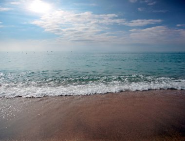 Akdeniz sahil kumlu bir plaj, bir güzel yaz yatay 