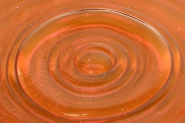 daireler ve suyu bir damla darbe sonrası yüzeyinde desenler 