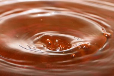 daireler ve suyu bir damla darbe sonrası yüzeyinde desenler 