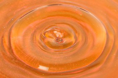 daireler ve suyu bir damla darbe sonrası yüzeyinde desenler 