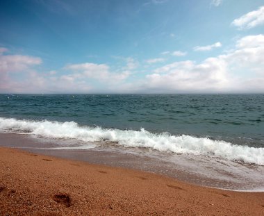 Akdeniz kıyısında güzel kumlu plaj 