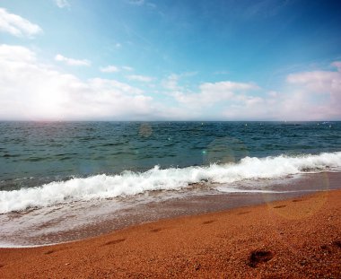 Akdeniz kıyısında güzel kumlu plaj 