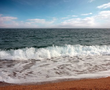 Akdeniz kıyısında güzel kumlu plaj 